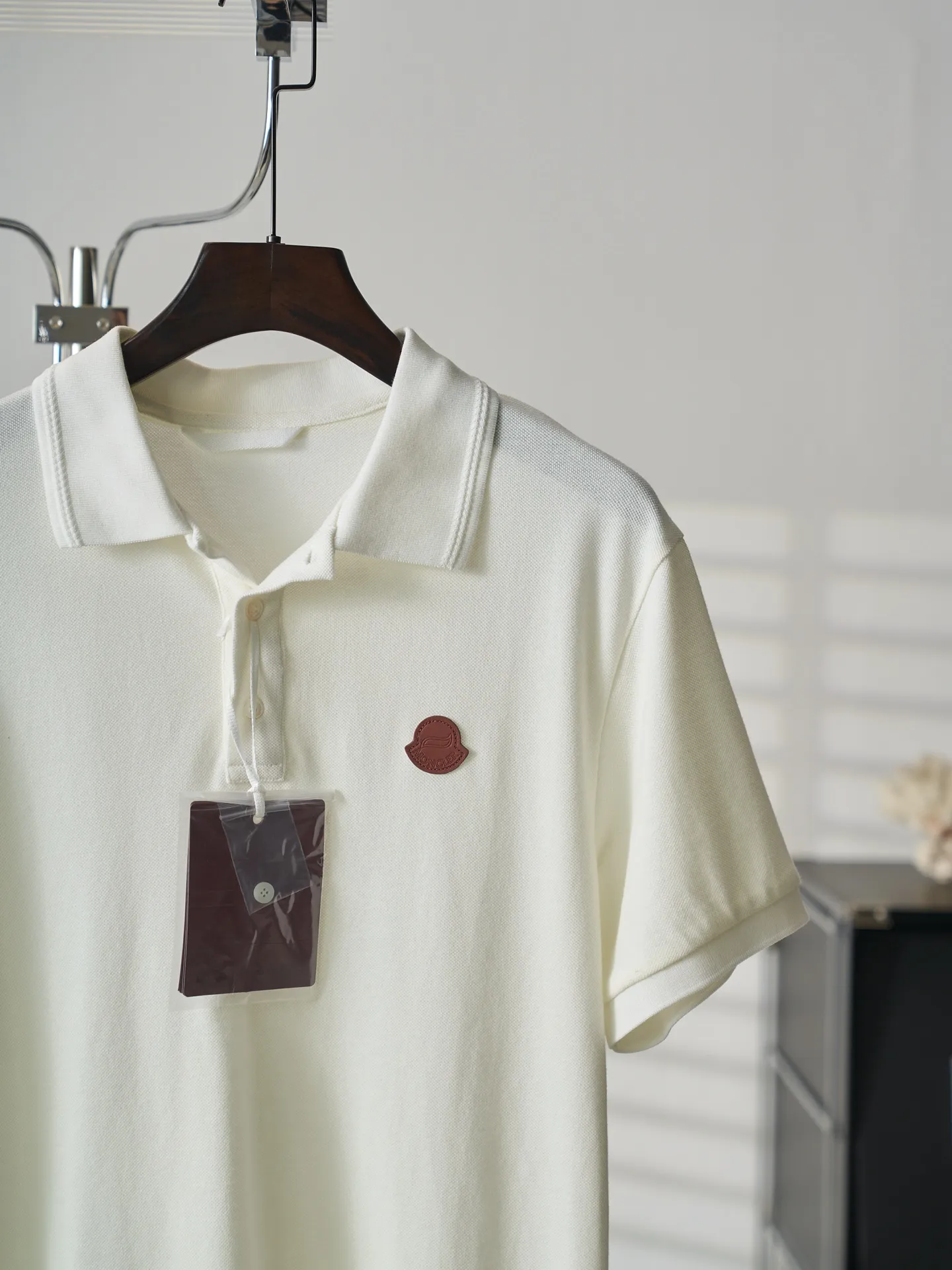 MONCLER/ POLO 【In Stock】S M L XL ， 230g/㎡， Breathable ， 10%， ， 。 ， ； ， 。 ； 、 。 1： ， ， ， ， ， 。 ， ， 、 、 ， ， 。 2： ， ， ， Wear-Resistant。 3： Quality ， ， ， 、 ； ， Wear-Resistant， 、 ， 。 1： ， 12 ， 、 。 2： ， ≥15N， 、 ； ， 。